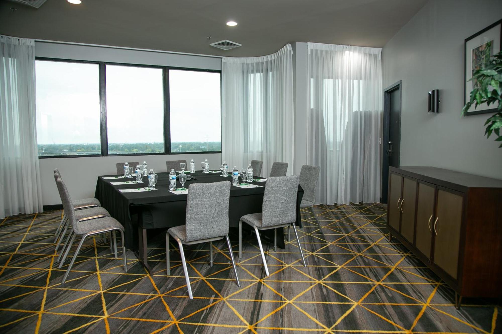 Holiday Inn New Orleans West Bank Tower By Ihg Gretna Exterior photo